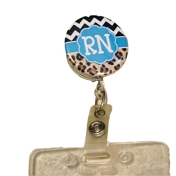 10/$25🦋 RN Clear PVC Retractable Badge Holder with Clip - Picture 2 of 6